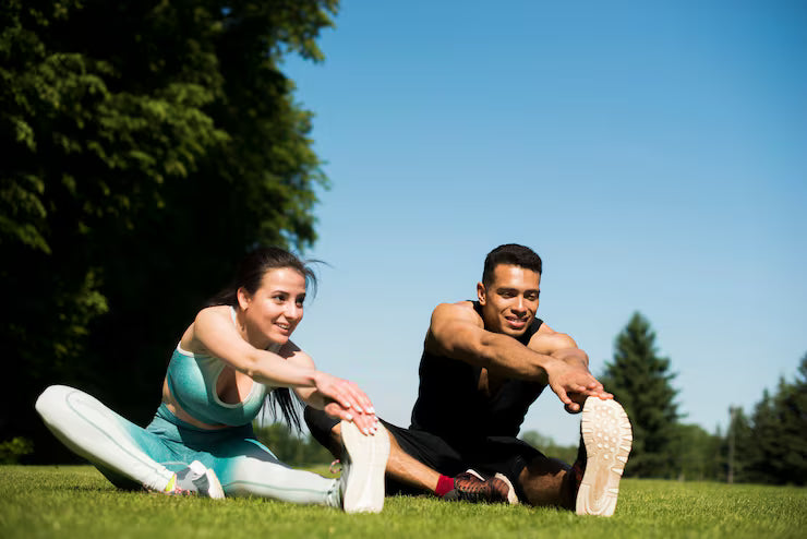 Himhera Modern Wellness - young couple exercising